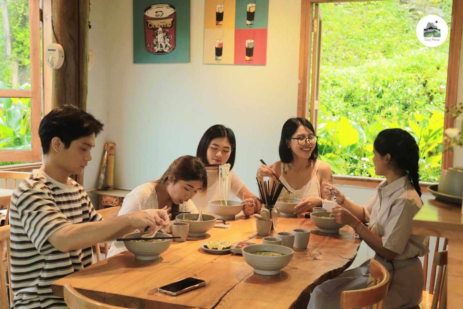Toce House Tả lều